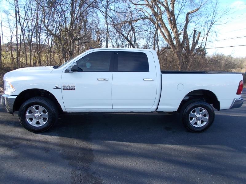 RAM 2500 SLT 4x4 Crew Cab 6'4" Box 2017