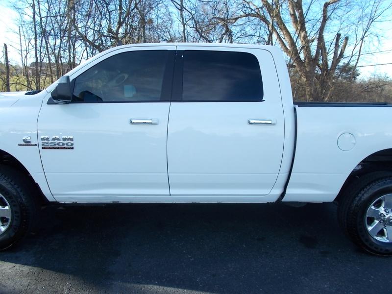 RAM 2500 SLT 4x4 Crew Cab 6'4" Box 2017