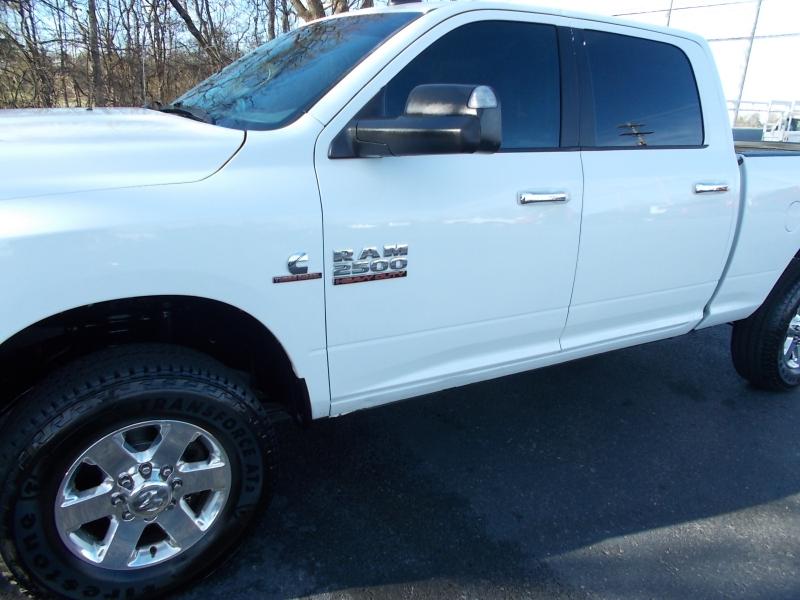 RAM 2500 SLT 4x4 Crew Cab 6'4" Box 2017
