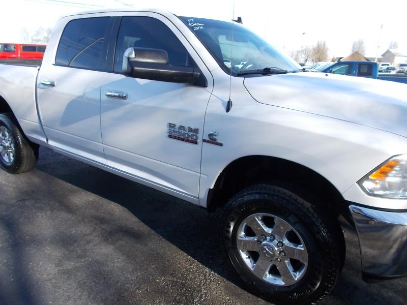 RAM 2500 SLT 4x4 Crew Cab 6'4" Box 2017