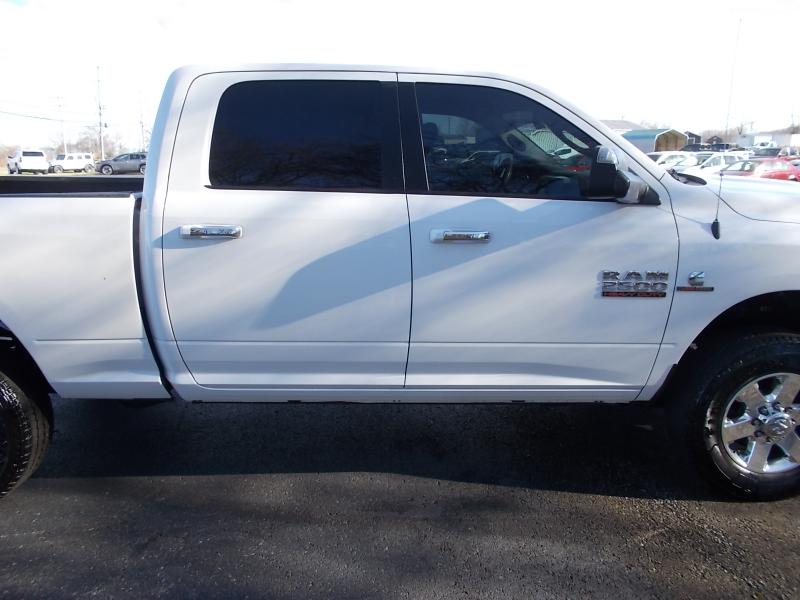 RAM 2500 SLT 4x4 Crew Cab 6'4" Box 2017