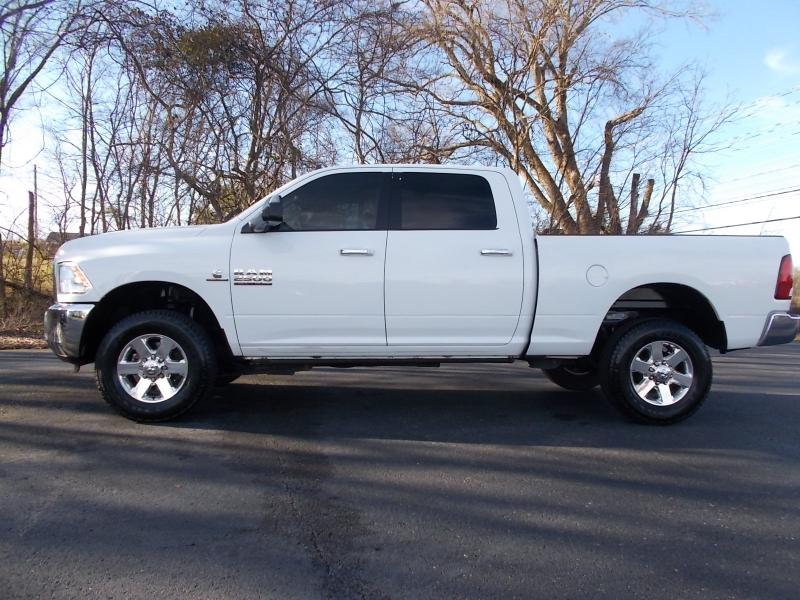 RAM 2500 SLT 4x4 Crew Cab 6'4" Box 2017
