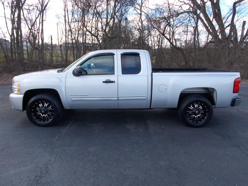 Chevrolet Silverado 1500 2WD Ext Cab 143.5" LT 2011