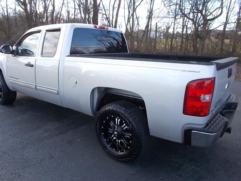 Chevrolet Silverado 1500 2WD Ext Cab 143.5" LT 2011
