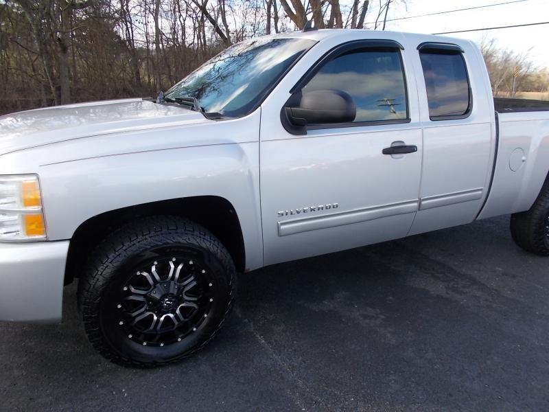 Chevrolet Silverado 1500 2WD Ext Cab 143.5" LT 2011