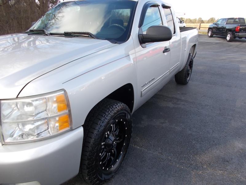 Chevrolet Silverado 1500 2WD Ext Cab 143.5" LT 2011