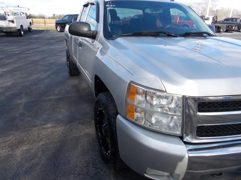 Chevrolet Silverado 1500 2WD Ext Cab 143.5" LT 2011