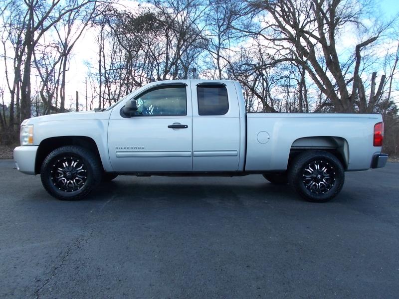 Chevrolet Silverado 1500 2WD Ext Cab 143.5" LT 2011