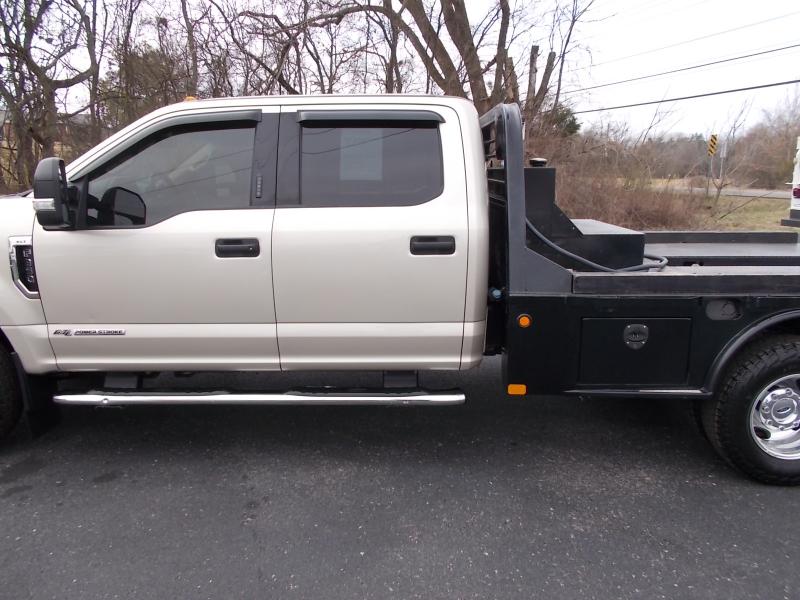 Ford Super Duty F-350 DRW XLT 4WD Crew Cab 179" WB 60" CA 2017