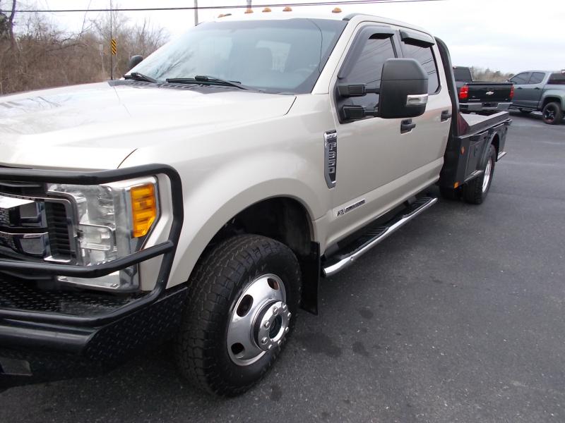 Ford Super Duty F-350 DRW XLT 4WD Crew Cab 179" WB 60" CA 2017