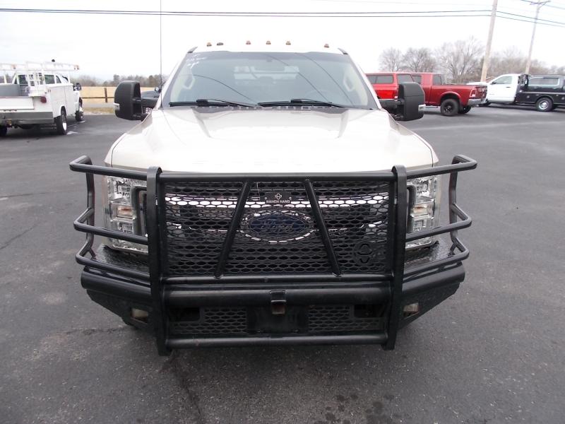 Ford Super Duty F-350 DRW XLT 4WD Crew Cab 179" WB 60" CA 2017