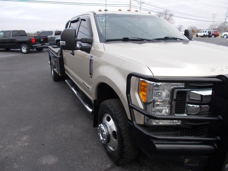 Ford Super Duty F-350 DRW XLT 4WD Crew Cab 179" WB 60" CA 2017