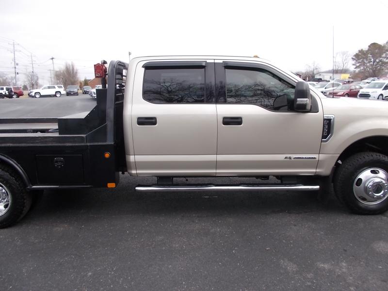 Ford Super Duty F-350 DRW XLT 4WD Crew Cab 179" WB 60" CA 2017