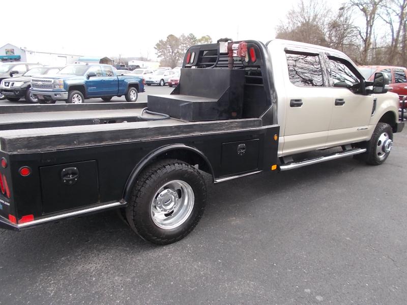 Ford Super Duty F-350 DRW XLT 4WD Crew Cab 179" WB 60" CA 2017