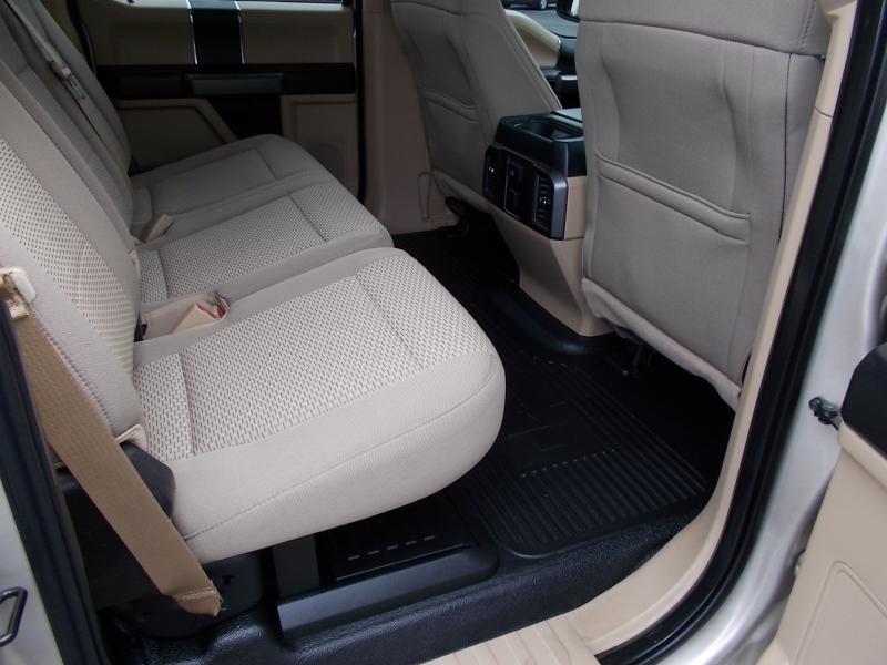 Ford Super Duty F-350 DRW XLT 4WD Crew Cab 179" WB 60" CA 2017