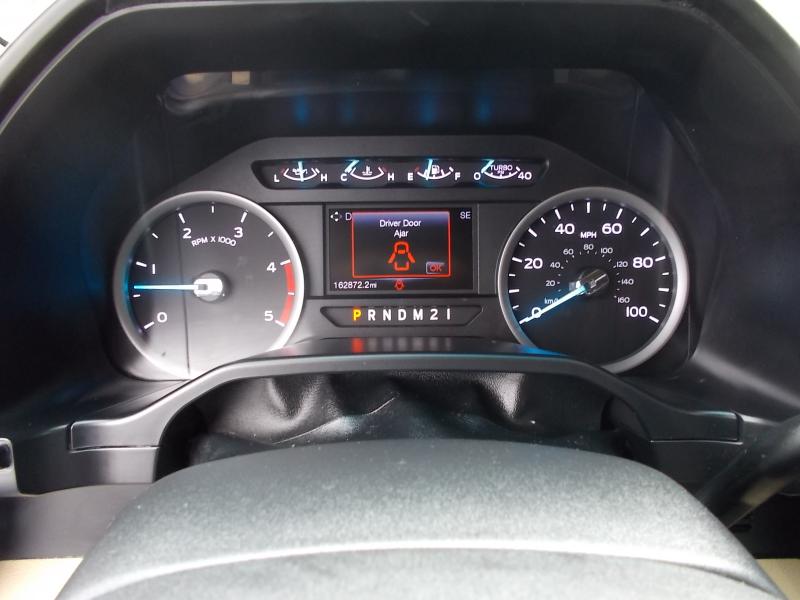 Ford Super Duty F-350 DRW XLT 4WD Crew Cab 179" WB 60" CA 2017