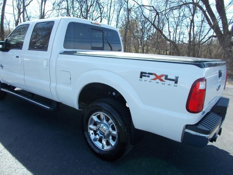 Ford Super Duty F-350 SRW 4WD Crew Cab 156" Lariat 2011