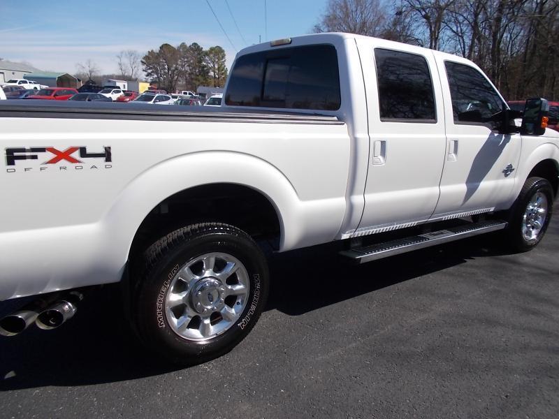 Ford Super Duty F-350 SRW 4WD Crew Cab 156" Lariat 2011