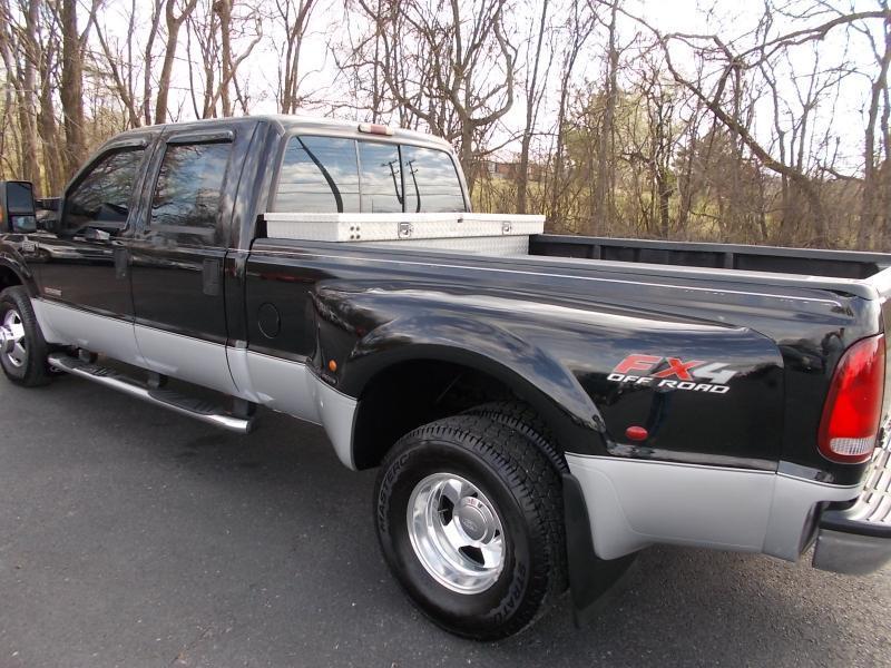 Ford Super Duty F-350 DRW Crew Cab 172" Lariat 4WD 2004