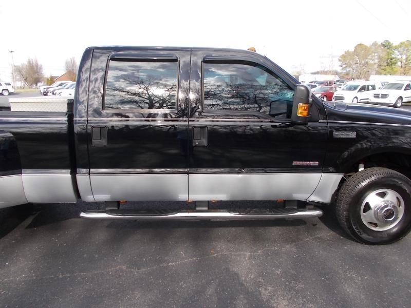 Ford Super Duty F-350 DRW Crew Cab 172" Lariat 4WD 2004
