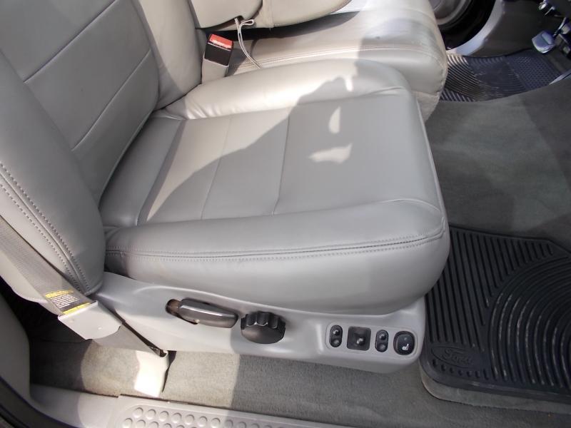 Ford Super Duty F-350 DRW Crew Cab 172" Lariat 4WD 2004