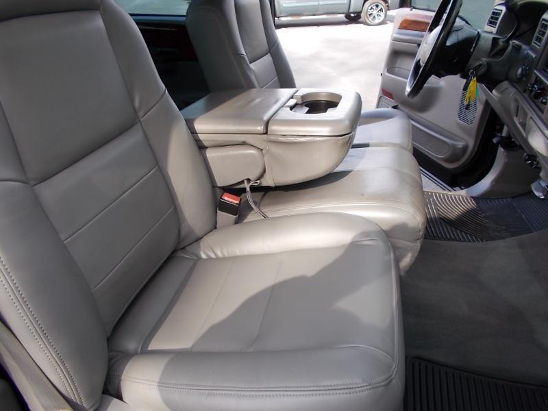 Ford Super Duty F-350 DRW Crew Cab 172" Lariat 4WD 2004