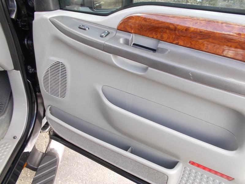 Ford Super Duty F-350 DRW Crew Cab 172" Lariat 4WD 2004