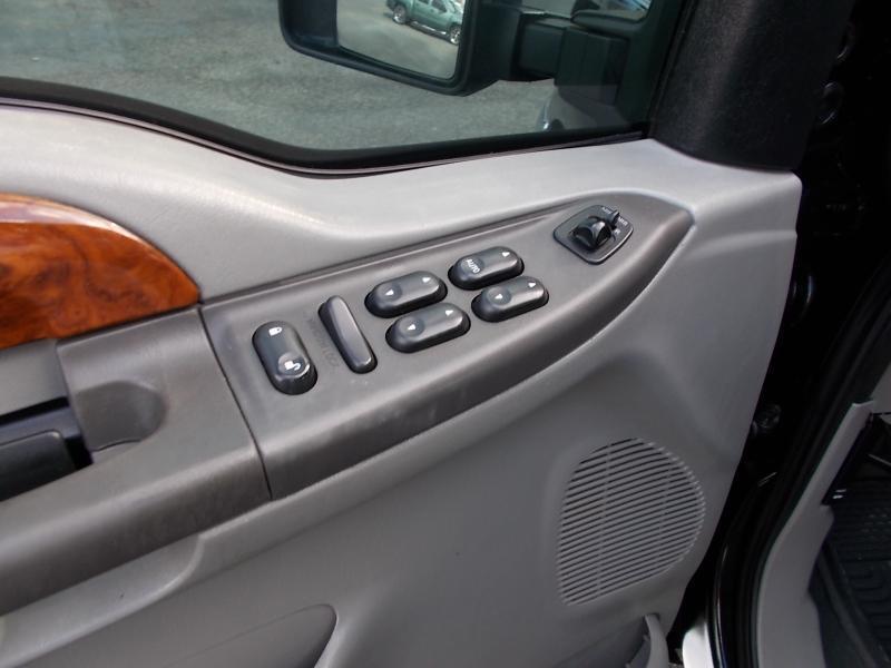 Ford Super Duty F-350 DRW Crew Cab 172" Lariat 4WD 2004