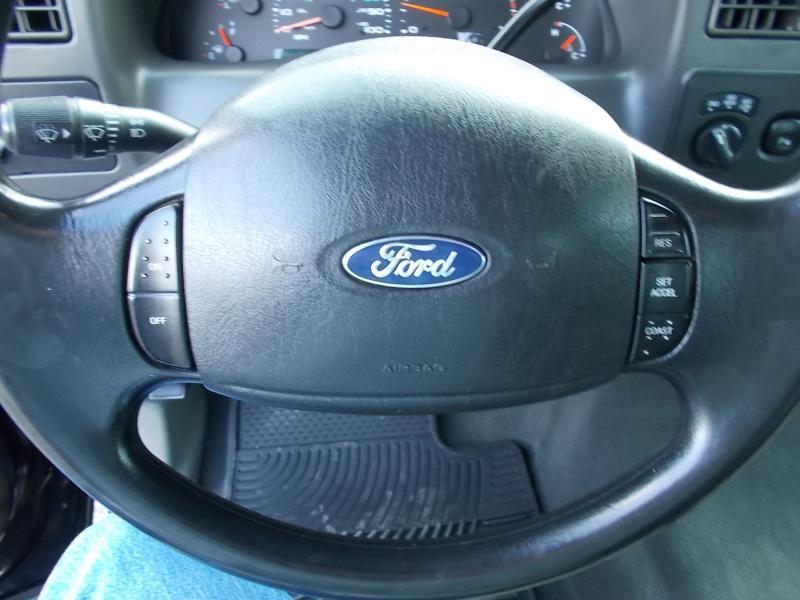 Ford Super Duty F-350 DRW Crew Cab 172" Lariat 4WD 2004