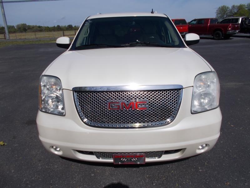 GMC Yukon AWD 4dr 1500 Denali 2010