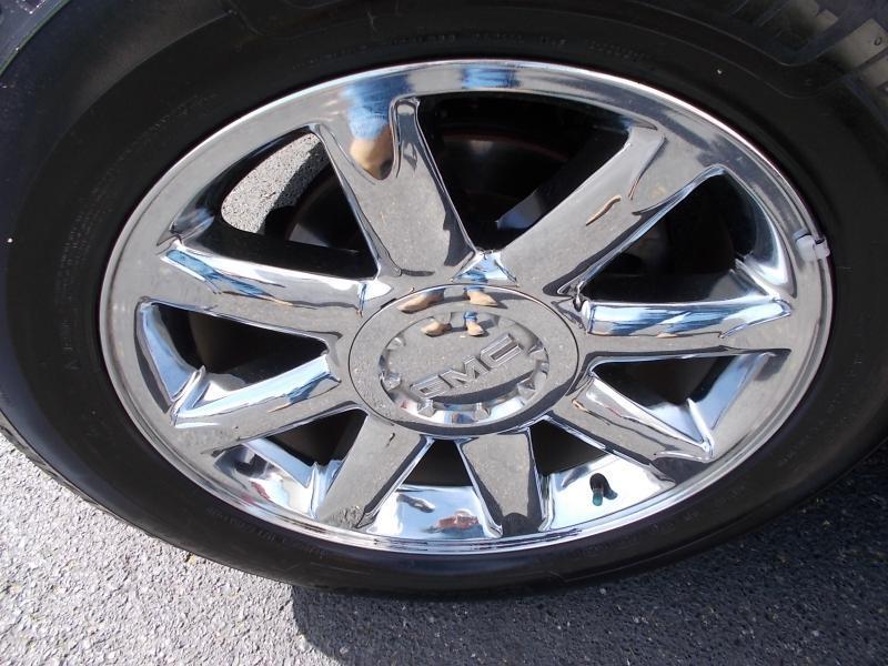 GMC Yukon AWD 4dr 1500 Denali 2010