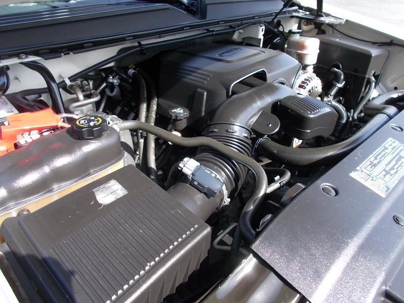 GMC Yukon AWD 4dr 1500 Denali 2010