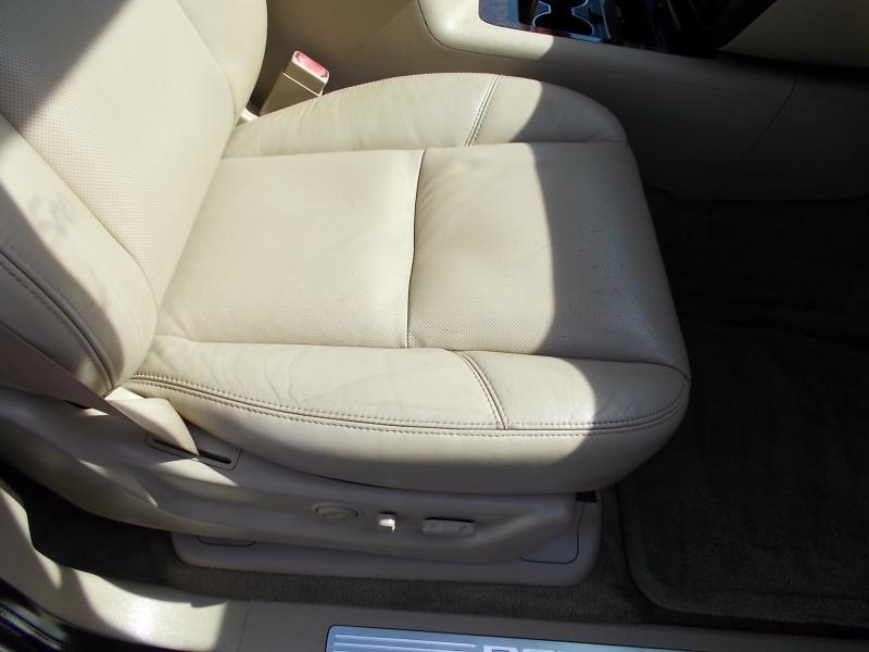 GMC Yukon AWD 4dr 1500 Denali 2010