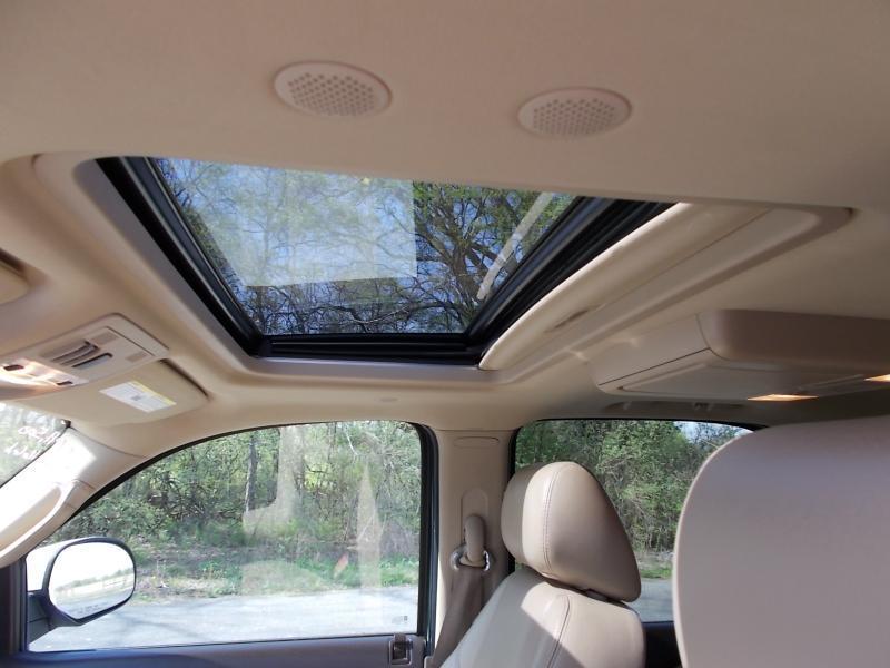 GMC Yukon AWD 4dr 1500 Denali 2010