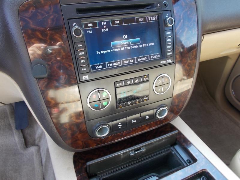 GMC Yukon AWD 4dr 1500 Denali 2010