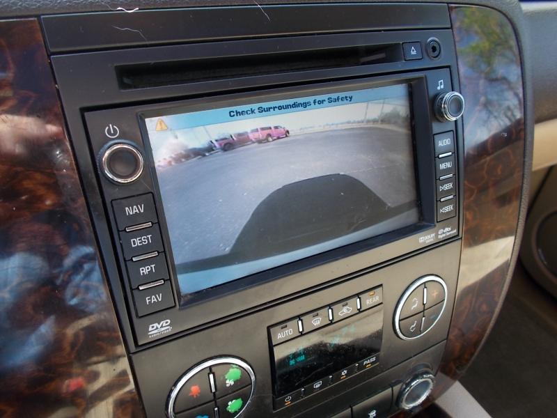 GMC Yukon AWD 4dr 1500 Denali 2010