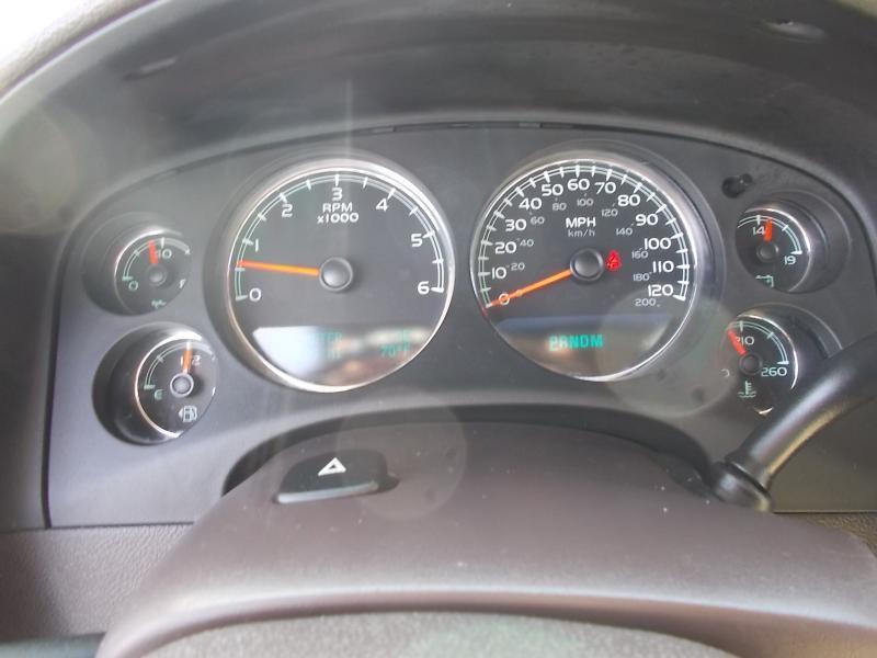 GMC Yukon AWD 4dr 1500 Denali 2010