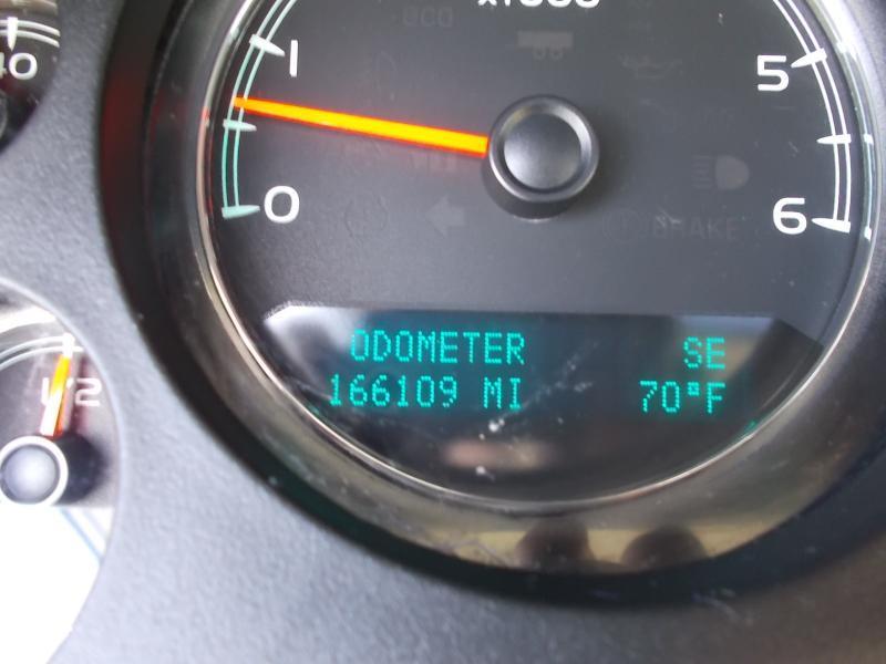 GMC Yukon AWD 4dr 1500 Denali 2010