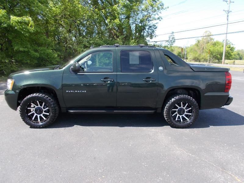 Chevrolet Avalanche 4WD Crew Cab LS 2013