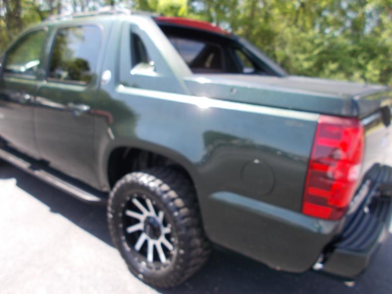 Chevrolet Avalanche 4WD Crew Cab LS 2013