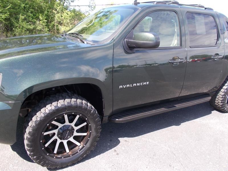 Chevrolet Avalanche 4WD Crew Cab LS 2013