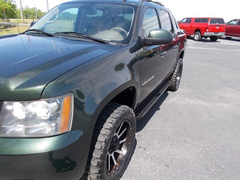 Chevrolet Avalanche 4WD Crew Cab LS 2013