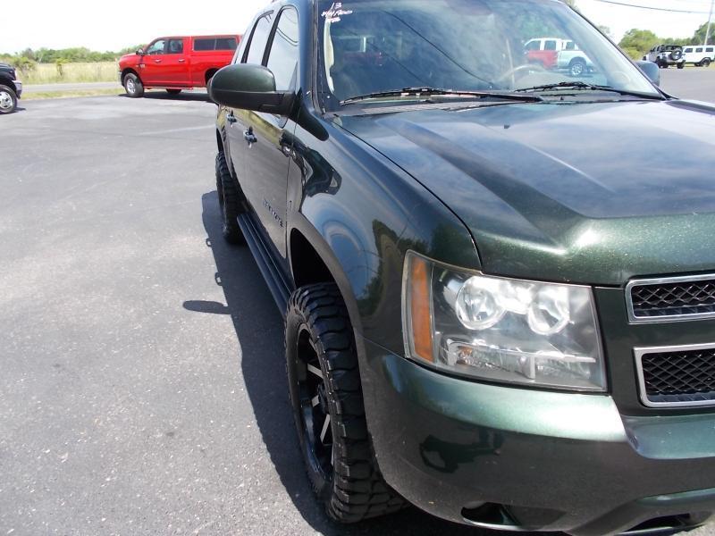 Chevrolet Avalanche 4WD Crew Cab LS 2013