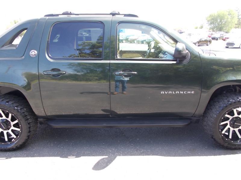 Chevrolet Avalanche 4WD Crew Cab LS 2013