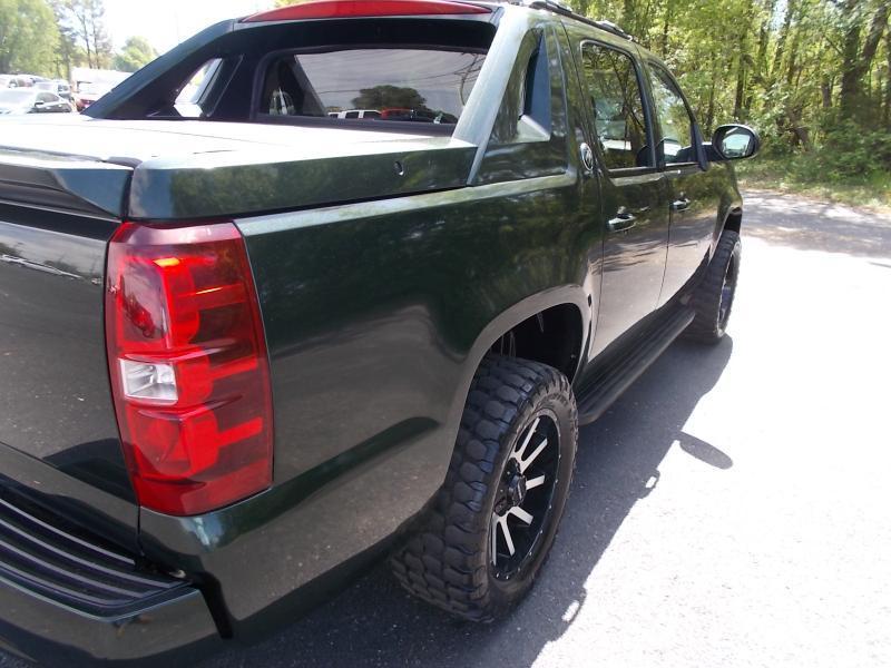 Chevrolet Avalanche 4WD Crew Cab LS 2013