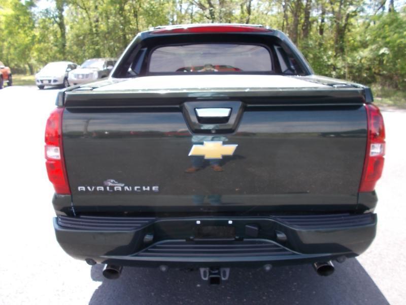 Chevrolet Avalanche 4WD Crew Cab LS 2013
