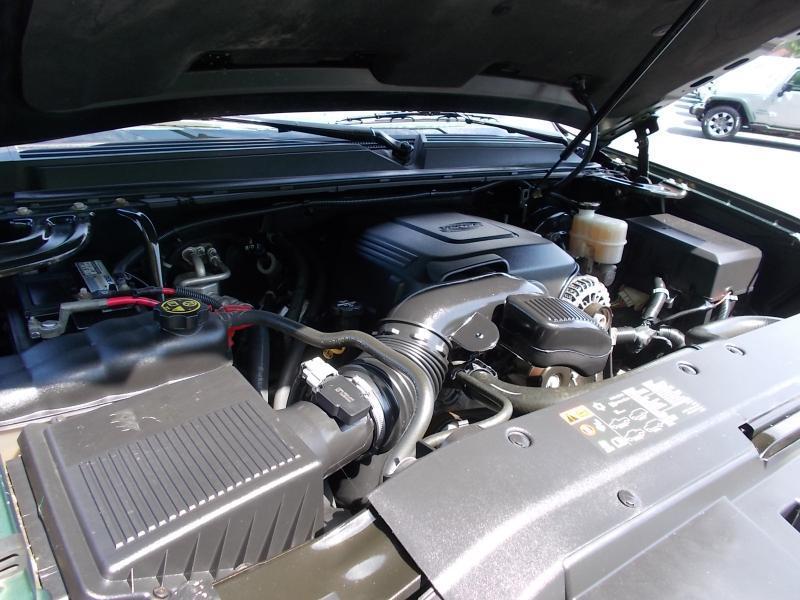 Chevrolet Avalanche 4WD Crew Cab LS 2013