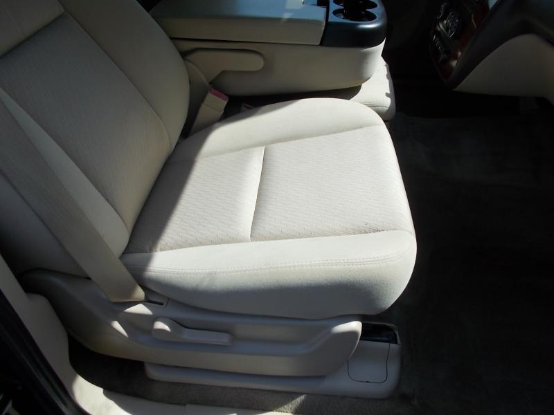 Chevrolet Avalanche 4WD Crew Cab LS 2013