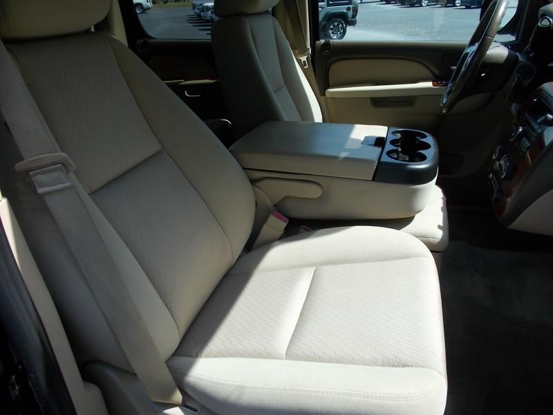 Chevrolet Avalanche 4WD Crew Cab LS 2013