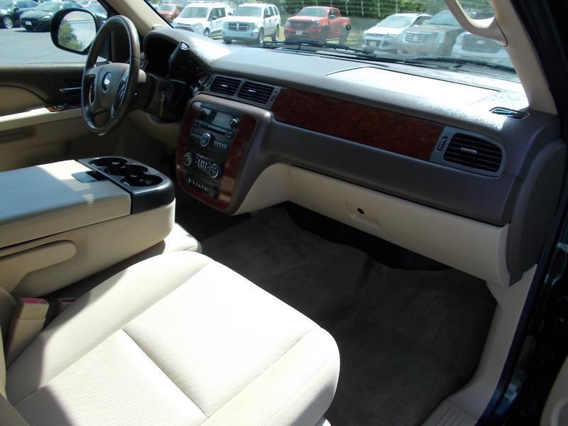 Chevrolet Avalanche 4WD Crew Cab LS 2013